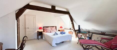 3 bedrooms, bed sheets