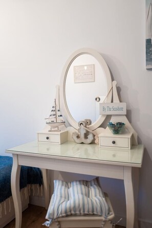 4 bedrooms, desk, iron/ironing board, travel cot