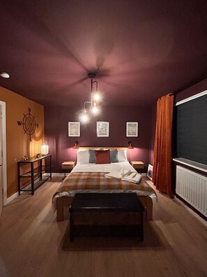 4 bedrooms, desk, iron/ironing board, travel cot