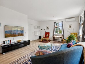 TV, lareira