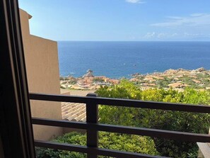 Villa, 2 Bedrooms, Balcony, Garden View | Interior