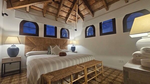 3 عدّة غرف نوم ومكواة/لوح كي وواي فاي وملاءات أسرّة