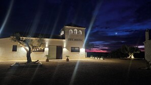 المنشأة من الخارج