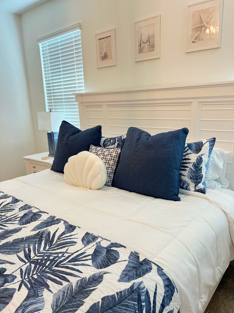 New 3bedroom house located in Waterside, Lakewood Ranch! Lakewood