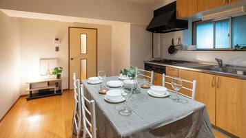 Basic Apartment | Living area