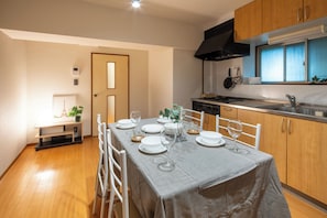 Basic Apartment | Living area