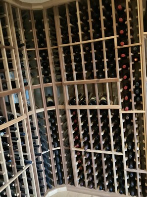 Miscellaneous - Large 7-bd house with 20’ Ceilings Jacuzzi Dry Sauna Wifi Vineyard Valley Views (Dundee)