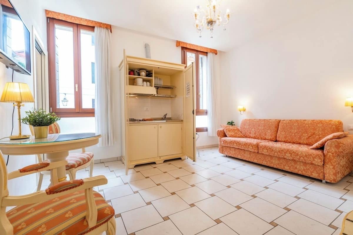 Apartamento Confort, cocina básica | Caja fuerte, sistema de insonorización, tabla de planchar con plancha