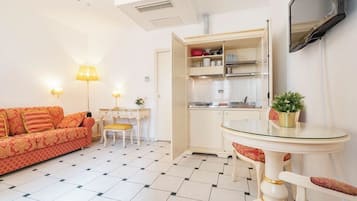 Apartamento conforto, 2 quartos, cozinha americana | Cofres nos quartos, quartos à prova de som