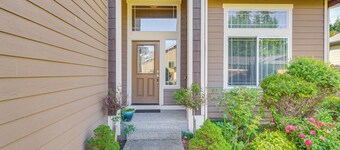 Family-Friendly Home w/ Patio & Garden in Everett!