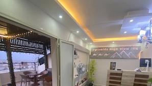 Quầy tiếp tân