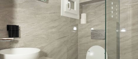 Apartment, 1 Bedroom, Balcony, Garden View | Bathroom