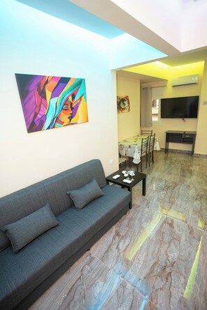 Apartment, 1 Bedroom, Balcony, Garden View | Living room