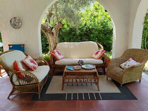 Terrace/patio - Villa with swimming pool near the sea (Sangineto Lido)