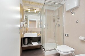 Umweltfreundliche Kosmetikartikel, Haartrockner, Handtücher