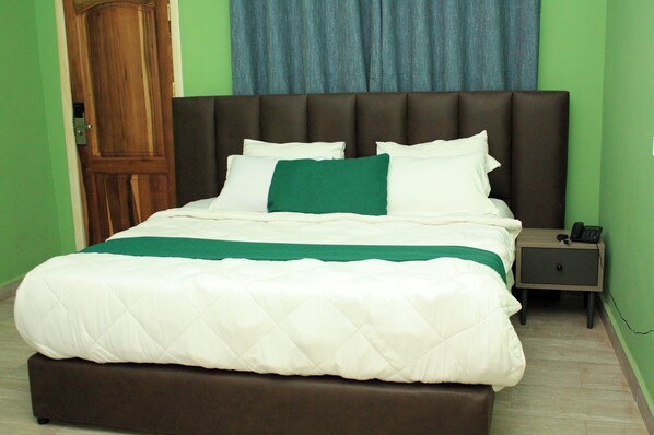 Minibar, individually decorated, individually furnished, desk - Ramat Luxury Hotel (Kumasi)