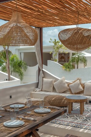 Outdoor dining - Villa Milana (Canggu)