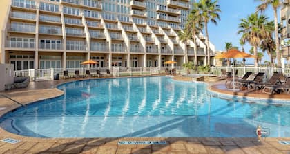 Stylish Beach Condo, Steps to Sand & 2 Pools