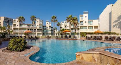 Stylish Beach Condo, Steps to Sand & 2 Pools