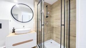 Studio (318) | Bathroom | Shower, towels - Apartamenty Sun & Snow Mare Dziwnówek (Dziwnów)
