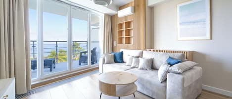 Apartament (541) | Living area | Flat-screen TV