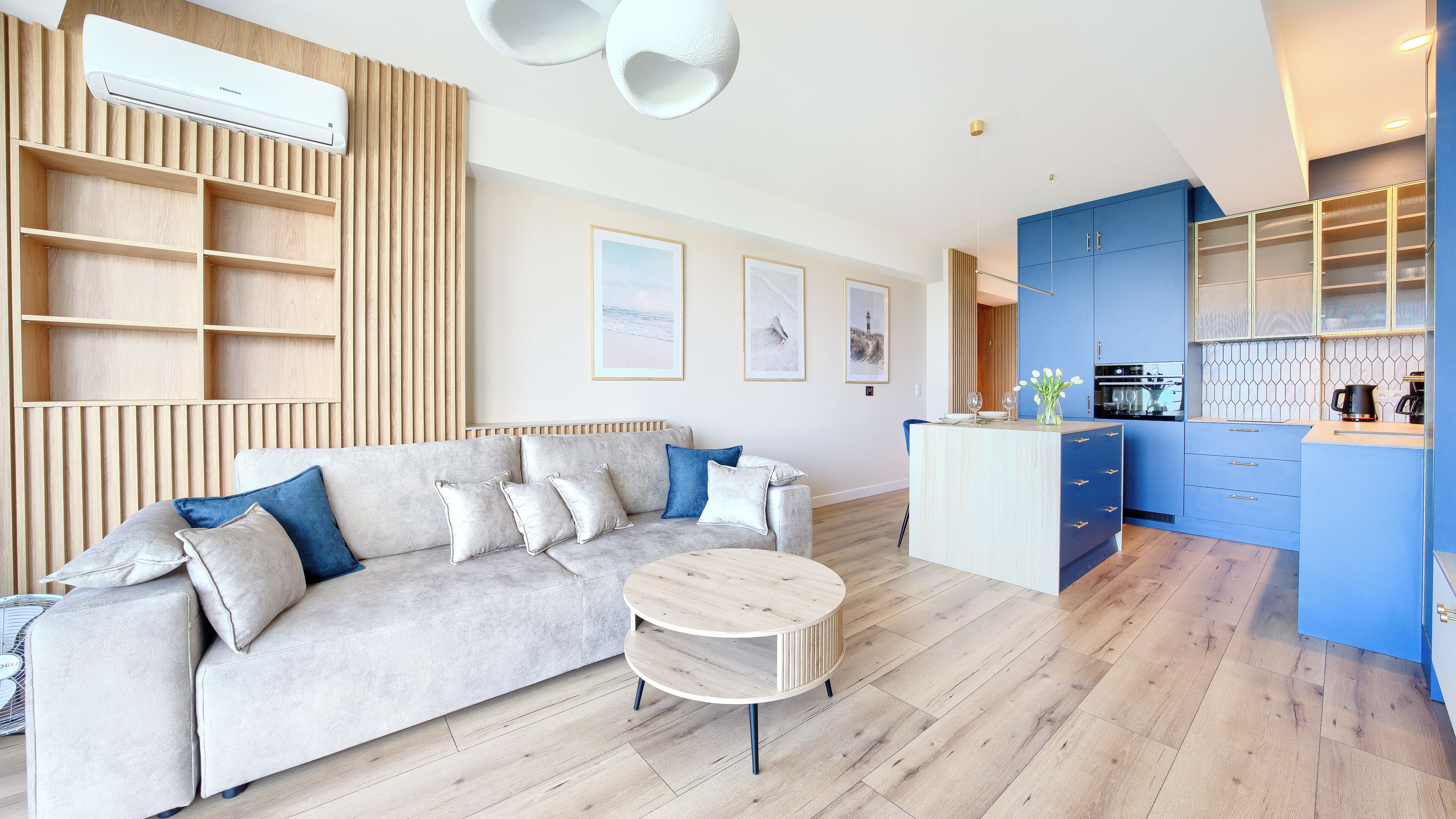 Apartament (541) | Living area | Flat-screen TV