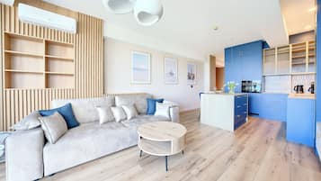 Apartament (541) | Living area | Flat-screen TV