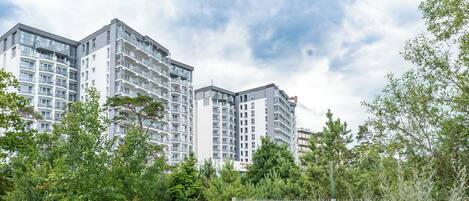 Vista frontal de la propiedad