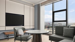 Executive Suite, 1 King Bed, City View | Living room | 55-inch Smart TV with digital channels - Four Points Datong Pingcheng (Datong)