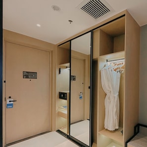 Minibar, laptop workspace, free WiFi