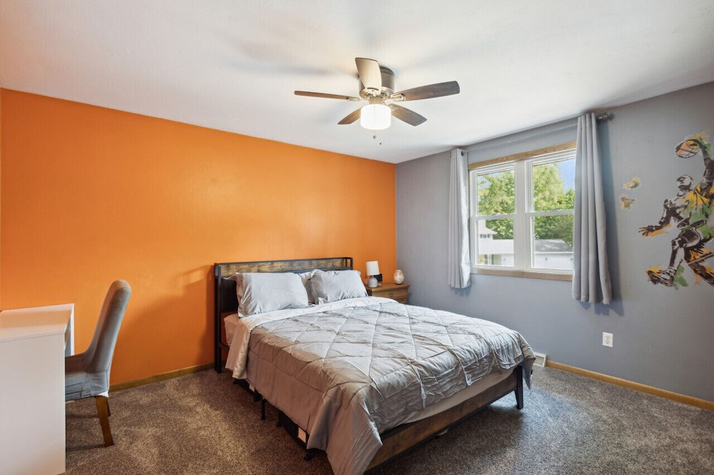 Milky Way House Near Lambeau and Airport 2025 Draft Rental Green