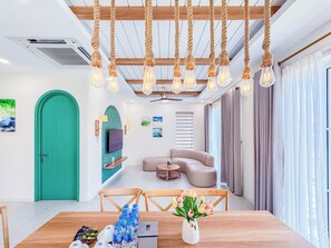 Vila superluxo, 4 quartos, cozinha, vista para a praia | Área de estar