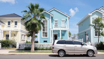 Signature Villa, 4 Bedrooms, Kitchen, Beach View | Front of property