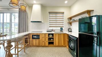 Signature Villa, 4 Bedrooms, Kitchen, Beach View | Private kitchen | Full-size fridge, microwave, stovetop, electric kettle