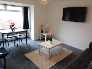 TV, offices - Newly refurbished 3 bedroom home in East Kilbride - 52 (East Kilbride)
