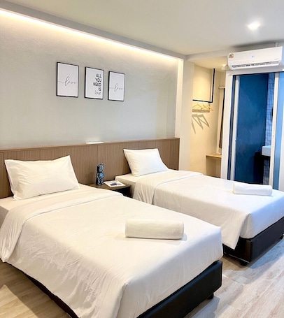 高级双床房, 无烟房, 城市景观 | 办公桌、免费 WiFi