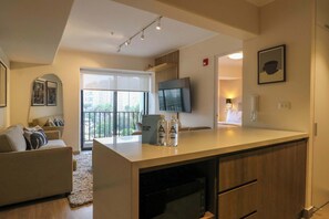 TV, offices - w* |Radiant 1BR with Fantastic View in Barranco (Lima)