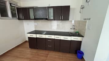 Deluxe Apartment, Hill View | Private kitchen