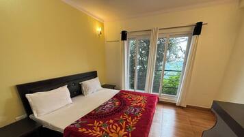Deluxe Apartment, Hill View | Free WiFi, bed sheets