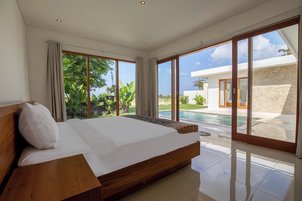 Executive Villa | Desk, laptop workspace, WiFi (free)