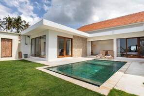 Executive Villa | Garden view - Ritual Retreat Cemagi (Cemagi)