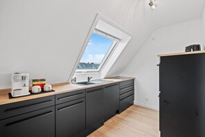 Fridge, stovetop, dishwasher, coffee/tea maker