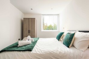 1 bedroom, desk, iron/ironing board, WiFi