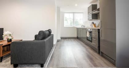 Bright 1 Bed Apartment in Yeadon