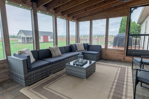 Highland Hideaway is located in Paradise, PA and just a short drive from Lancaster County's best tourist attractions, including the Amish Village, Cherry Crest Adventure Farms, Dutch Wonderland and Sight & Sound Theatre.