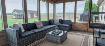 Highland Hideaway is located in Paradise, PA and just a short drive from Lancaster County's best tourist attractions, including the Amish Village, Cherry Crest Adventure Farms, Dutch Wonderland and Sight & Sound Theatre.