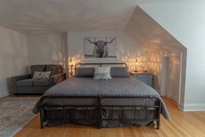 4 bedrooms, iron/ironing board, free WiFi, bed sheets