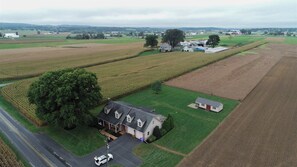 Exterior - Highland Hideaway is located in Paradise, PA and just a short drive from Lancaster County's best tourist attractions, including the Amish Village, Cherry Crest Adventure Farms, Dutch Wonderland and Sight & Sound Theatre. (Paradise)