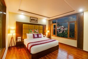 Desk, iron/ironing board - Hotel Snow Lotus (Shimla)