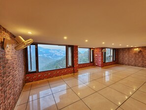 Banquet hall - Hotel Snow Lotus (Shimla)